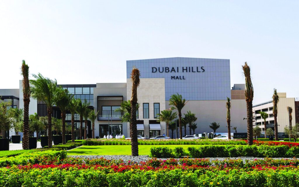 يعد دبي هيلز مول من أكبر المولات في دبي.