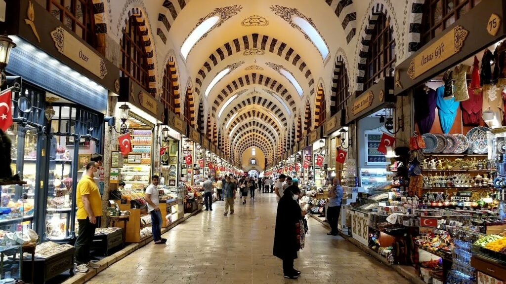 سوق بيازيد إسطنبول يعد من أفضل أسواق إسطنبول.