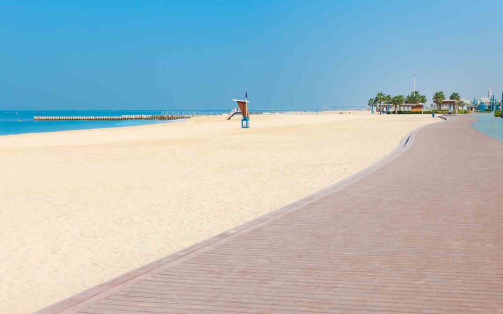 الشاطئ المفتوح دبي أفضل شاطئ للسباحة في دبي
