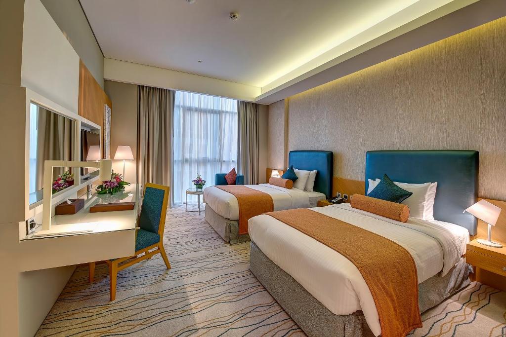 يعد فندق رويال كونتيننتال دبي من أفخم فنادق الديرة دبي.
