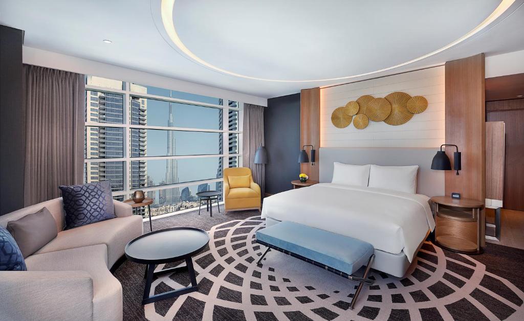 فندق دبل تري باي هيلتون دبي الخليج التجاري هو من أفضل فنادق للشباب في دبي
