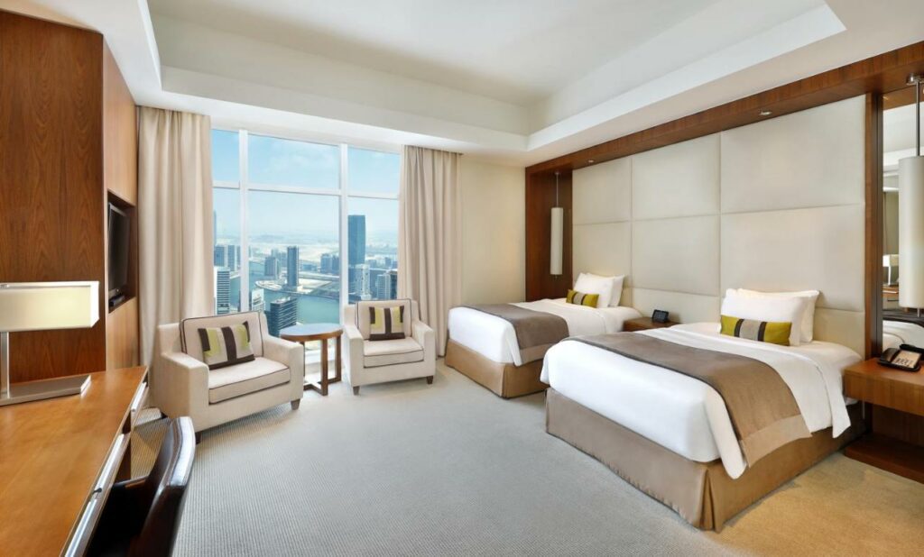 فندق جي دبليو ماريوت ماركي دبي يتميز بإطلالة جذابة على المدينة وهو من فنادق شارع الشيخ زايد دبي
