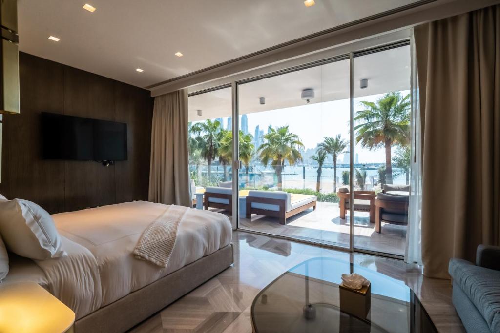 فايف جميرا فيلج من أفضل فنادق دبي شبابية
