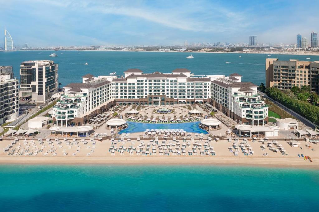 من أفخم منتجعات دبي للعوائل هو منتجع وفندق تاج اكزوتيكا دبي.
 