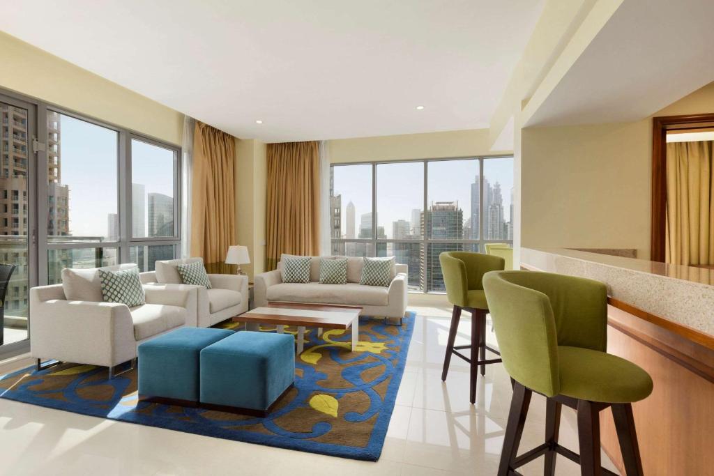 رمادا داون تاون دبي يعد من أفضل شقق فندقية بالقرب من نافورة دبي
