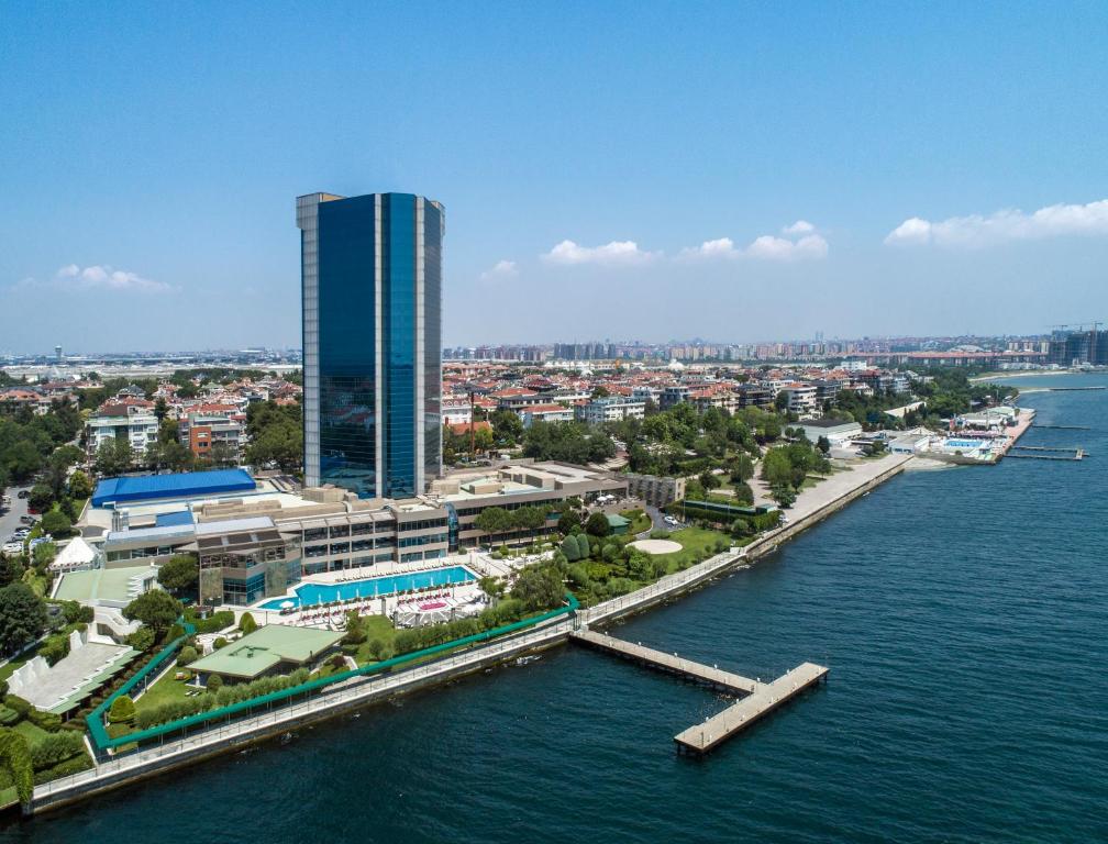 فندق رينيسانس بولات إسطنبول من أفضل فنادق إسطنبول على البحر