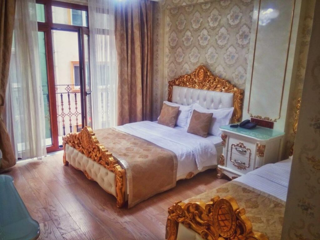 من أفضل الفنادق في السلطان أحمد للعرسان فندق بيست تاون اسطنبول.
