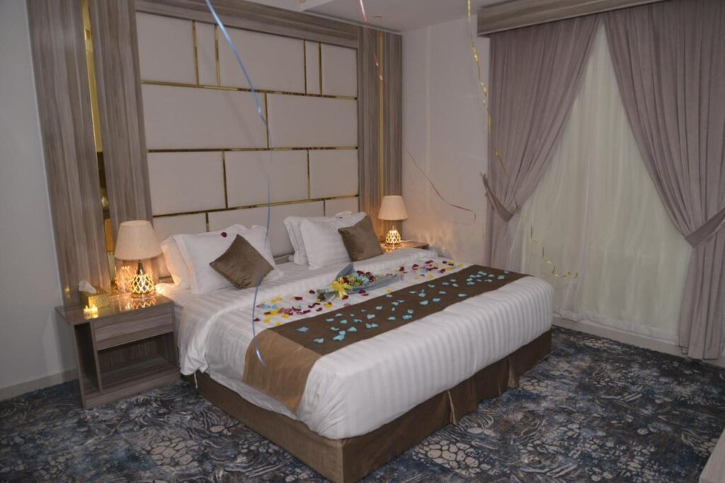 العنقود الأحمر جدة شارع صاري من أبرز فنادق رخيصة في جدة.