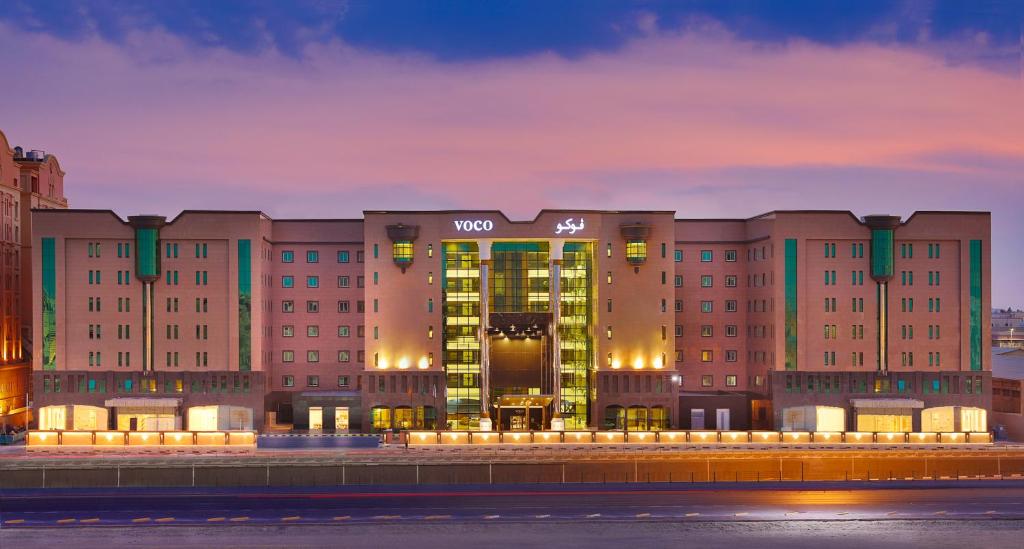 من أفضل فنادق فخمه في الخبر هو فندق فوكو الخبر.
