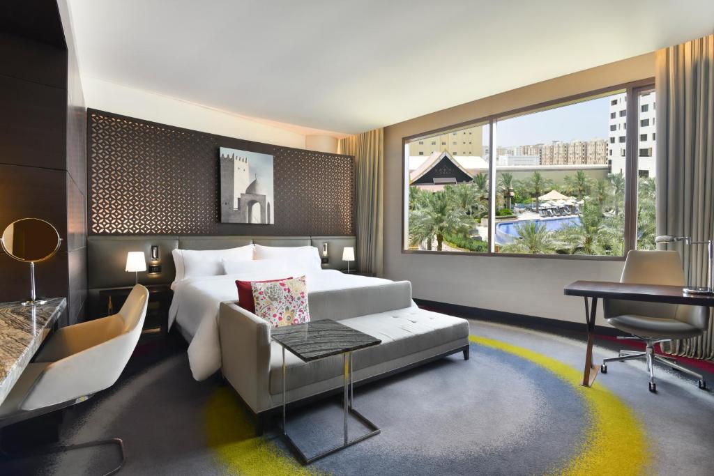 فندق ونادي صحي وستين الدوحة من أفخم فنادق بركة خاصه قطر.