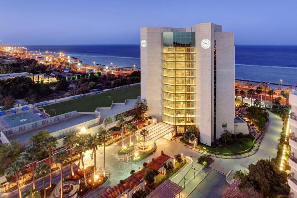يعد فندق شيراتون جدة من أفضل فنادق جدة 5 نجوم على البحر.