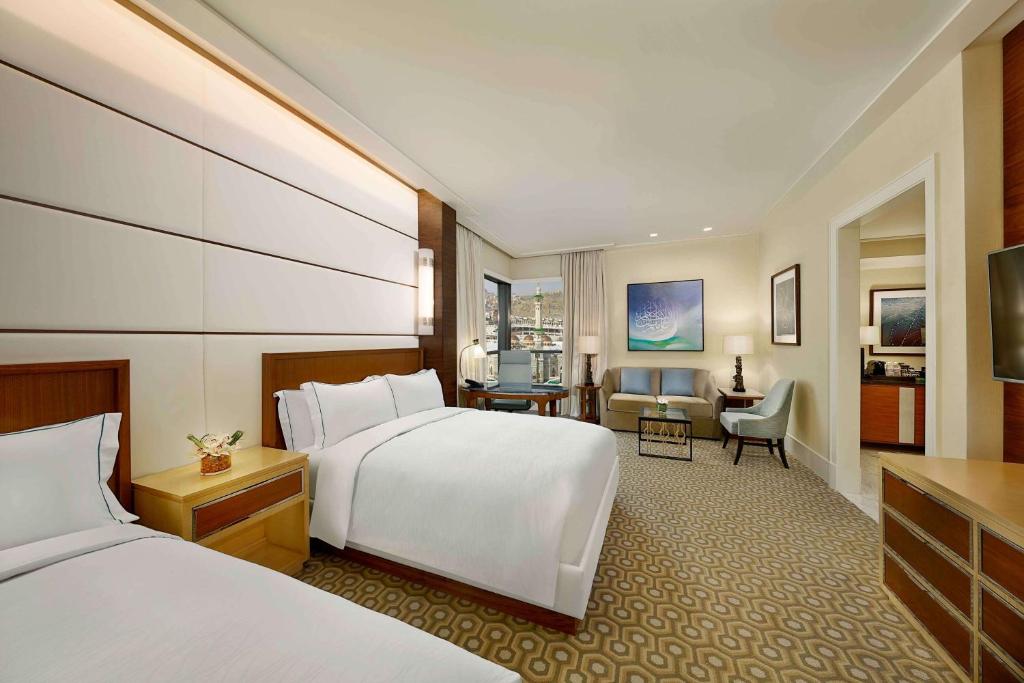 فندق كونراد مكة هو من أفضل الفنادق في مكة مطل على الحرم

