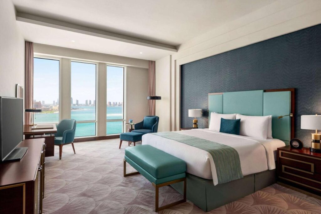 ويندهام جراند الدوحة ويست باي بيتش فهو أحد فنادق الدوحة على البحر المميزة