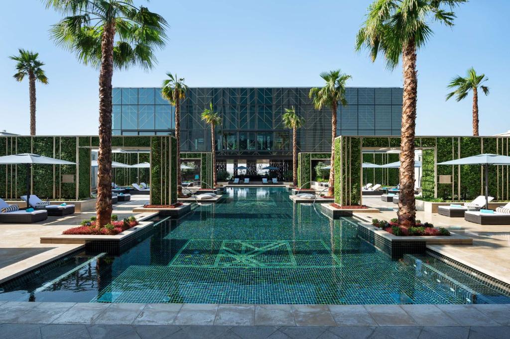 والدورف استوريا الكويت يعد من أفضل الفنادق في الفروانية
