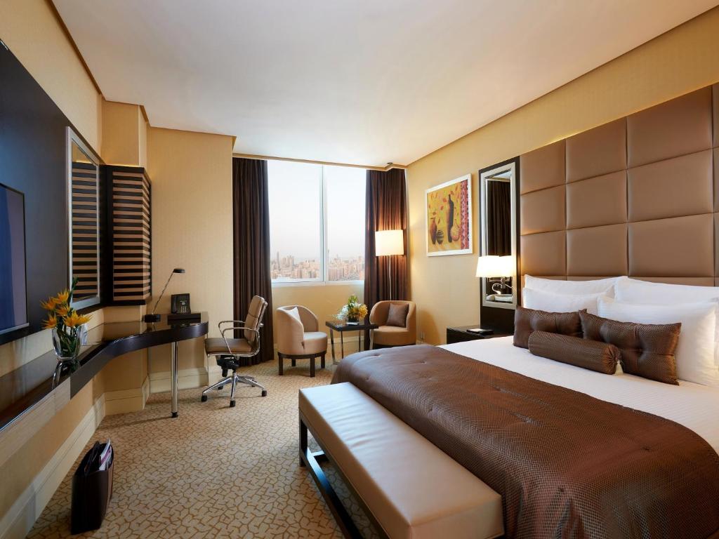 فندق ميلينيوم الكويت من أبرز فنادق حولي الكويت.