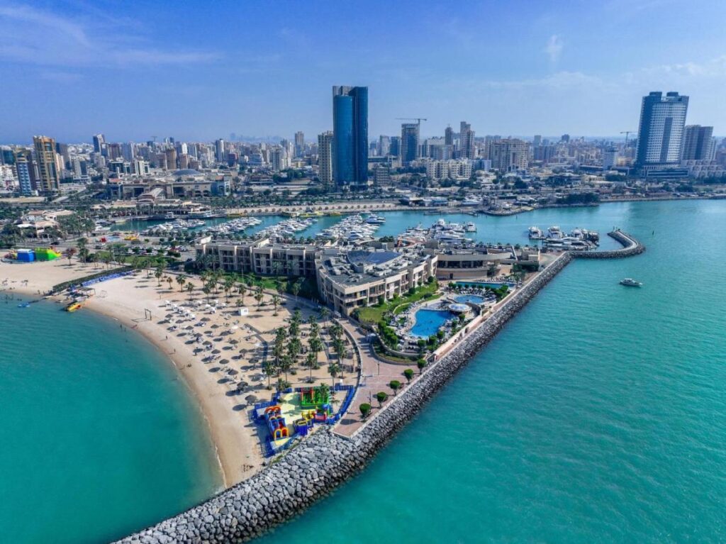 فندق مارينا الكويت من فنادق شارع الخليج العربي الكويت الشهيرة.