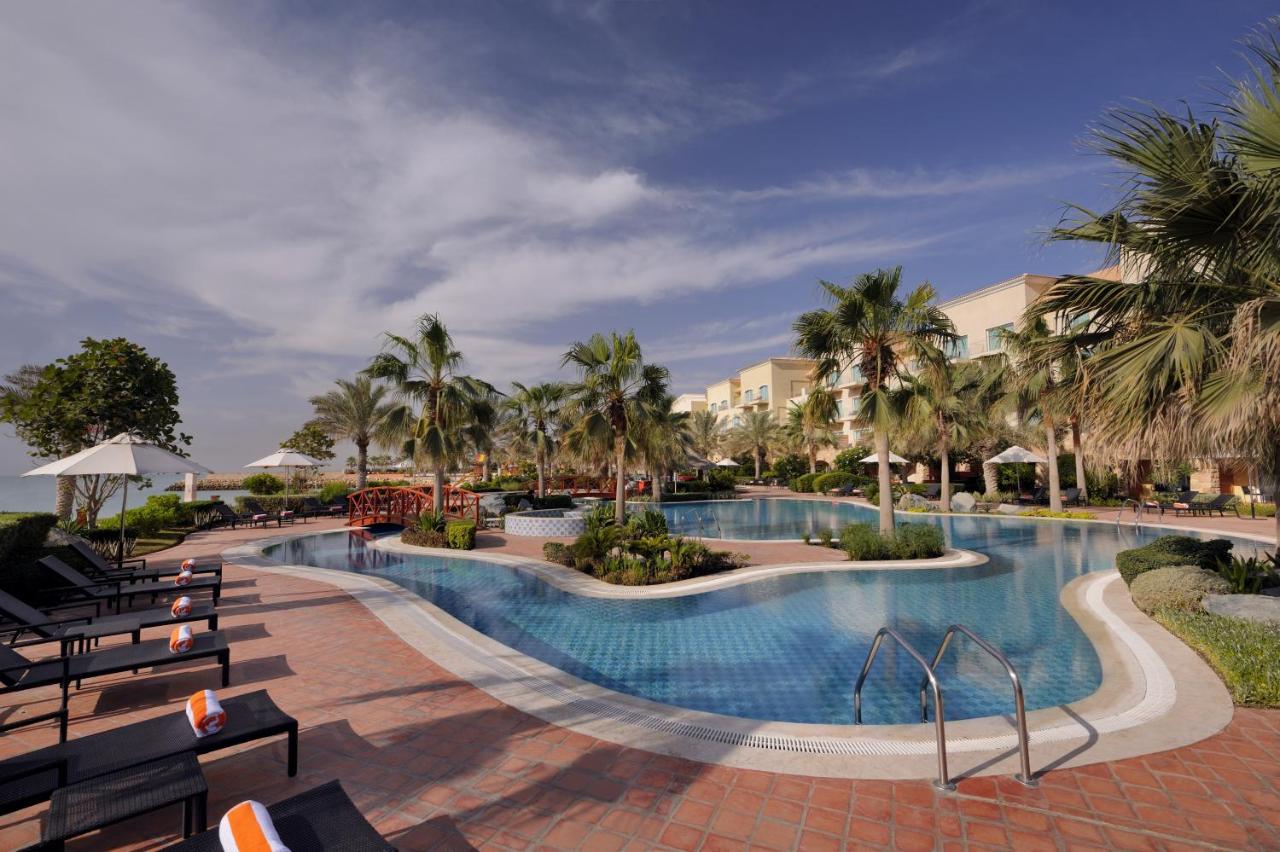 فندق موفنبيك البدع من منتجعات السالمية الكويت.